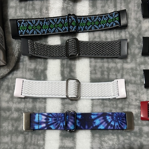 Fitbit Charge 6 with additional bands - Picture 8 of 12